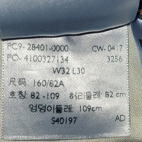 Levi's Slimming Straight medium wash  straight leg jeans with stretch - Picture 3 of 7